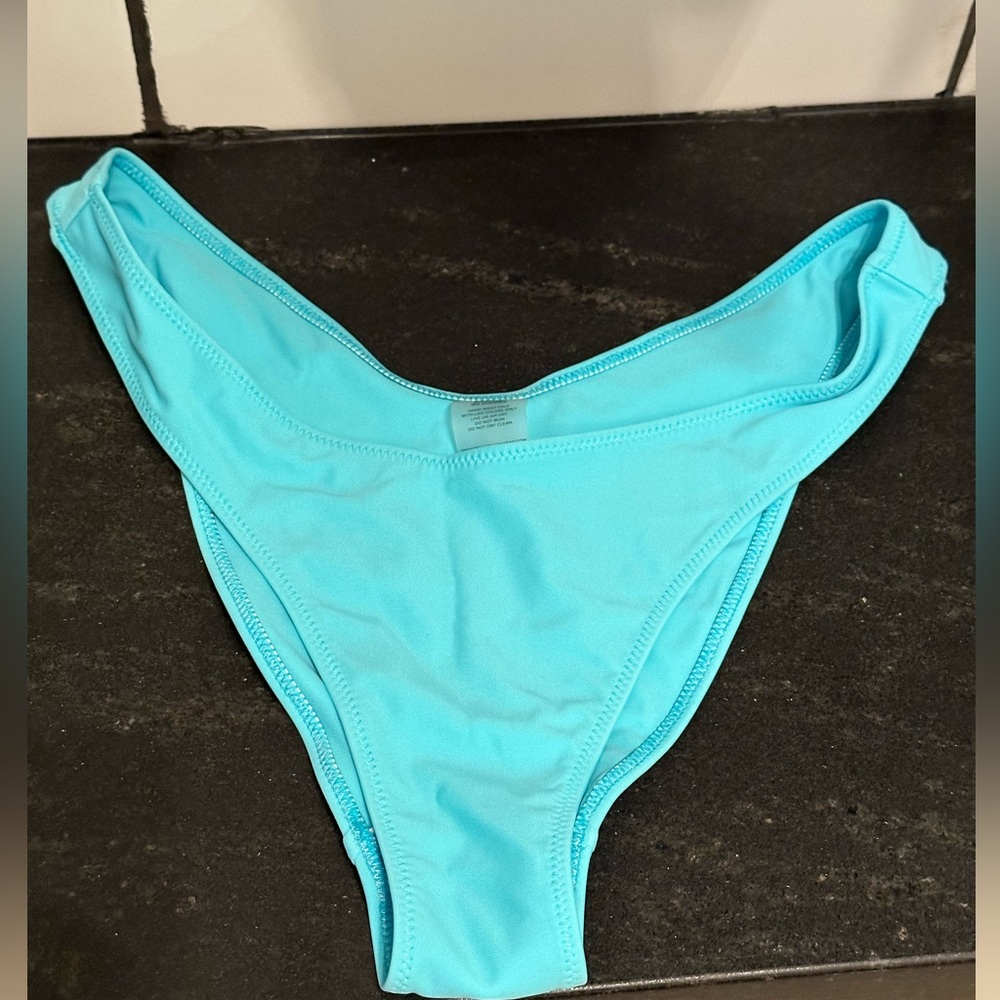 Sky bottom in sky blue.